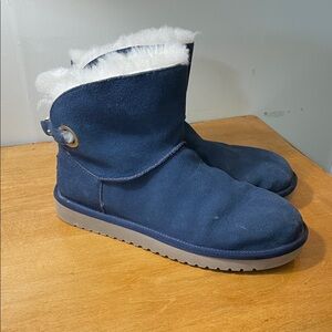 Koolaburra by UGG Navy Blue Shearling-Lined Winter Boots. Size 10